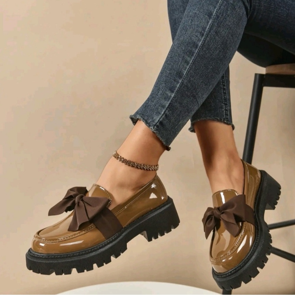 Elegant Brown Patent Platform Loafers with Bow Accent NWT - Picture 5 of 5